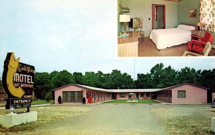 Coach House Inn (Golfview Motel) - Old Postcard (newer photo)